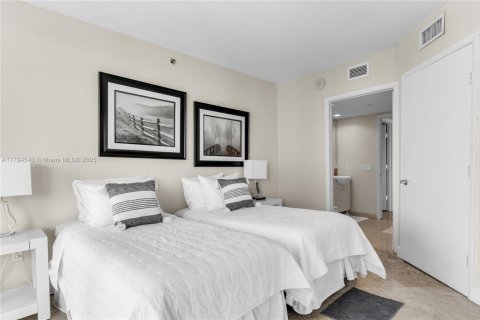 Condominio en alquiler en Hallandale Beach, Florida, 2 dormitorios, 135.45 m2 № 1959057 - foto 22