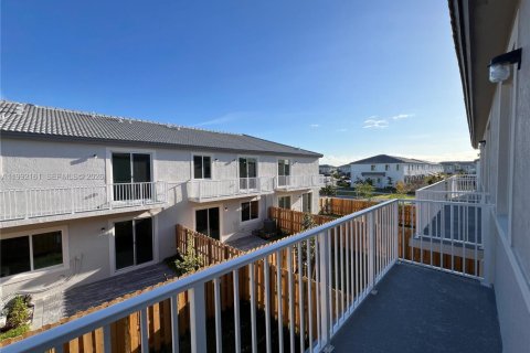 Снять в аренду таунхаус в Хомстед, Флорида 3 спальни, 153.2м2, № 2062248 - фото 24