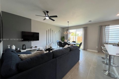 Снять в аренду таунхаус в Хомстед, Флорида 3 спальни, 153.2м2, № 2062248 - фото 4