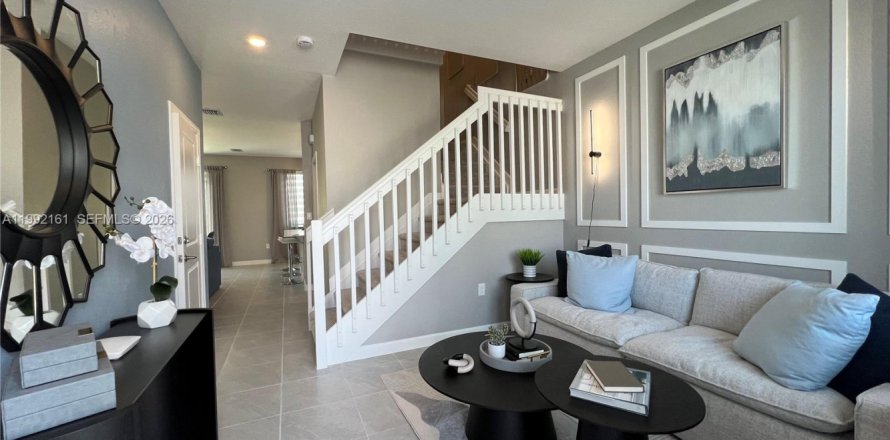 Таунхаус в Хомстед, Флорида 3 спальни, 153.2м2 № 2062248