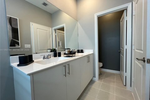 Снять в аренду таунхаус в Хомстед, Флорида 3 спальни, 153.2м2, № 2062248 - фото 26