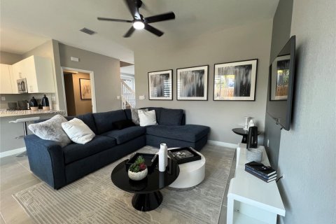 Снять в аренду таунхаус в Хомстед, Флорида 3 спальни, 153.2м2, № 2062248 - фото 5