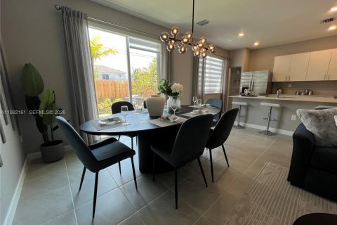 Снять в аренду таунхаус в Хомстед, Флорида 3 спальни, 153.2м2, № 2062248 - фото 8