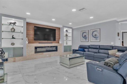 House in Land O' Lakes, Florida 6 bedrooms, 395.67 sq.m. № 2157990 - photo 15