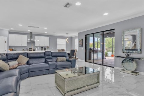 House in Land O' Lakes, Florida 6 bedrooms, 395.67 sq.m. № 2157990 - photo 16