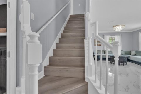 House in Land O' Lakes, Florida 6 bedrooms, 395.67 sq.m. № 2157990 - photo 25