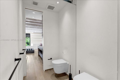 Condo in Miami, Florida, 2 bedrooms  № 2089465 - photo 24