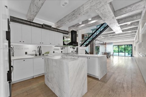 Condo in Miami, Florida, 2 bedrooms  № 2089465 - photo 6