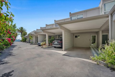Condo in Miami, Florida, 2 bedrooms  № 2089465 - photo 27