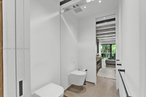 Condo in Miami, Florida, 2 bedrooms  № 2089465 - photo 19