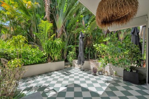 Condo in Miami, Florida, 2 bedrooms  № 2089465 - photo 2
