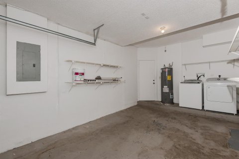 Townhouse in Pembroke Pines, Florida 2 bedrooms, 124.3 sq.m. № 2421489 - photo 24