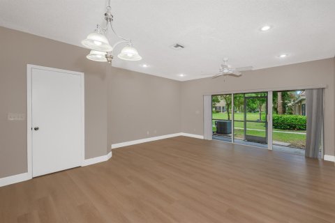 Townhouse in Pembroke Pines, Florida 2 bedrooms, 124.3 sq.m. № 2421489 - photo 4