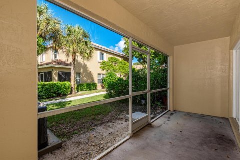 Townhouse in Pembroke Pines, Florida 2 bedrooms, 124.3 sq.m. № 2421489 - photo 26