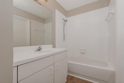 Townhouse in Pembroke Pines, Florida 2 bedrooms, 124.3 sq.m. № 2421489 - photo 23