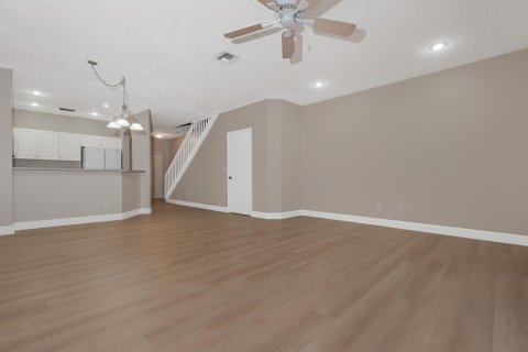 Townhouse in Pembroke Pines, Florida 2 bedrooms, 124.3 sq.m. № 2421489 - photo 6