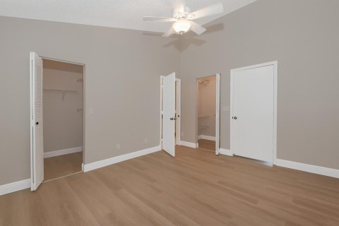 Townhouse in Pembroke Pines, Florida 2 bedrooms, 124.3 sq.m. № 2421489 - photo 17