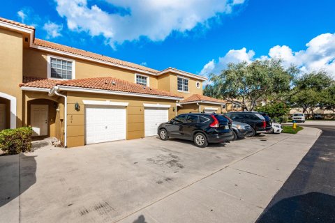 Townhouse in Pembroke Pines, Florida 2 bedrooms, 124.3 sq.m. № 2421489