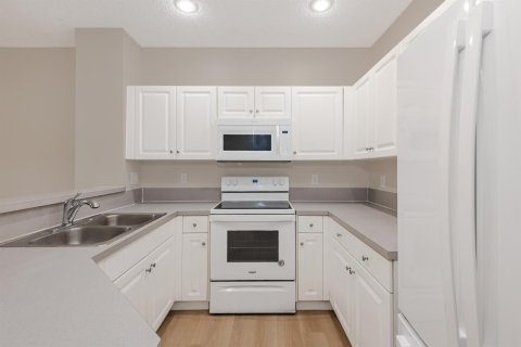Townhouse in Pembroke Pines, Florida 2 bedrooms, 124.3 sq.m. № 2421489 - photo 11