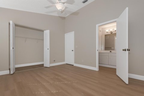 Townhouse in Pembroke Pines, Florida 2 bedrooms, 124.3 sq.m. № 2421489 - photo 22