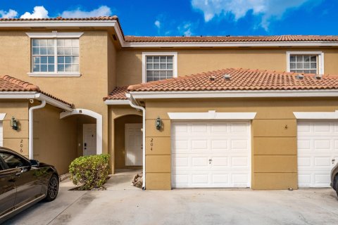 Townhouse in Pembroke Pines, Florida 2 bedrooms, 124.3 sq.m. № 2421489 - photo 2