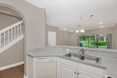 Townhouse in Pembroke Pines, Florida 2 bedrooms, 124.3 sq.m. № 2421489 - photo 13