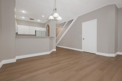 Townhouse in Pembroke Pines, Florida 2 bedrooms, 124.3 sq.m. № 2421489 - photo 9