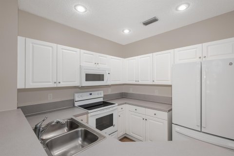 Townhouse in Pembroke Pines, Florida 2 bedrooms, 124.3 sq.m. № 2421489 - photo 12