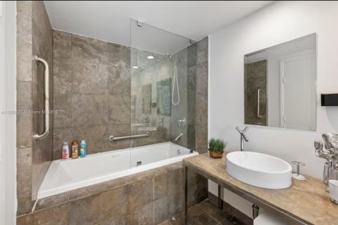 Copropriété à vendre à Miami, Floride: 1 chambre, 78.22 m2 № 1941337 - photo 10