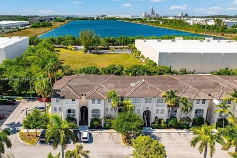 Купить кондоминиум в Дорал, Флорида 2 спальни, 104.14м2, № 1981882 - фото 2