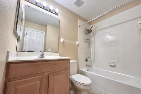 Townhouse in Oviedo, Florida 3 bedrooms, 169.83 sq.m. № 2402738 - photo 20