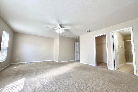 Townhouse in Oviedo, Florida 3 bedrooms, 169.83 sq.m. № 2402738 - photo 18