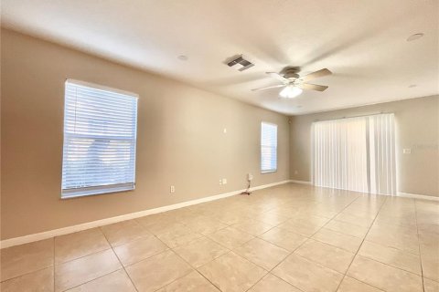 Townhouse in Oviedo, Florida 3 bedrooms, 169.83 sq.m. № 2402738 - photo 5