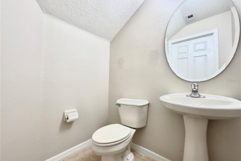 Townhouse in Oviedo, Florida 3 bedrooms, 169.83 sq.m. № 2402738 - photo 9