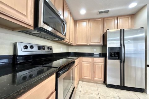 Townhouse in Oviedo, Florida 3 bedrooms, 169.83 sq.m. № 2402738 - photo 8