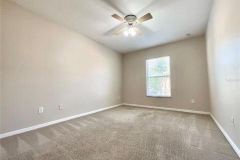 Townhouse in Oviedo, Florida 3 bedrooms, 169.83 sq.m. № 2402738 - photo 15
