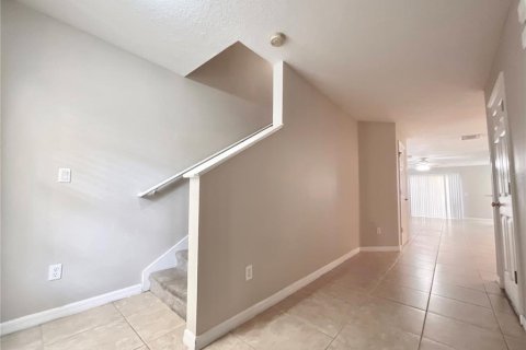 Townhouse in Oviedo, Florida 3 bedrooms, 169.83 sq.m. № 2402738 - photo 3