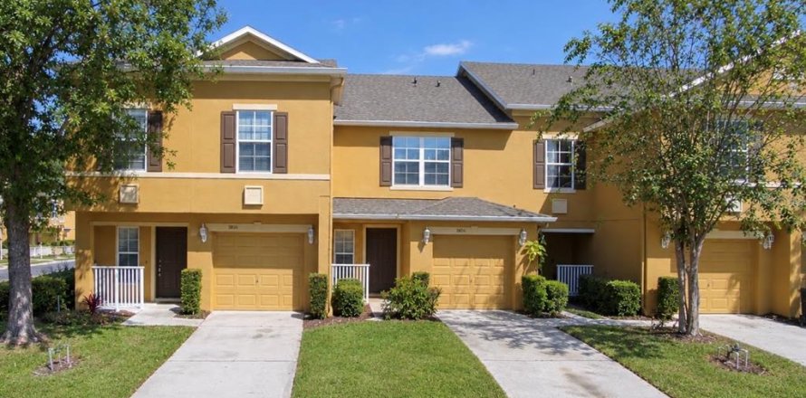 Townhouse in Oviedo, Florida 3 bedrooms, 169.83 sq.m. № 2402738