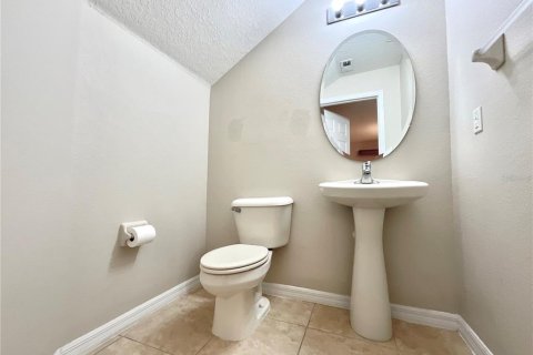 Townhouse in Oviedo, Florida 3 bedrooms, 169.83 sq.m. № 2402738 - photo 10