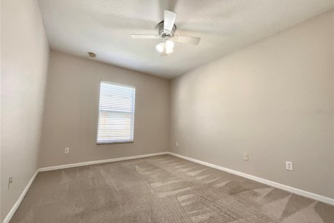 Townhouse in Oviedo, Florida 3 bedrooms, 169.83 sq.m. № 2402738 - photo 13
