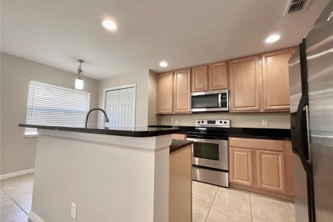 Townhouse in Oviedo, Florida 3 bedrooms, 169.83 sq.m. № 2402738 - photo 6