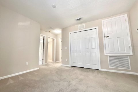 Townhouse in Oviedo, Florida 3 bedrooms, 169.83 sq.m. № 2402738 - photo 12