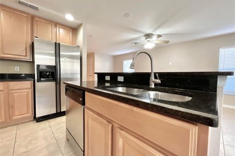 Townhouse in Oviedo, Florida 3 bedrooms, 169.83 sq.m. № 2402738 - photo 7