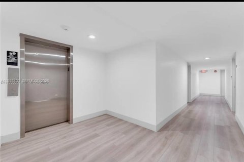 Condominio en alquiler en North Miami Beach, Florida, 2 dormitorios, 110.55 m2 № 2060870 - foto 14