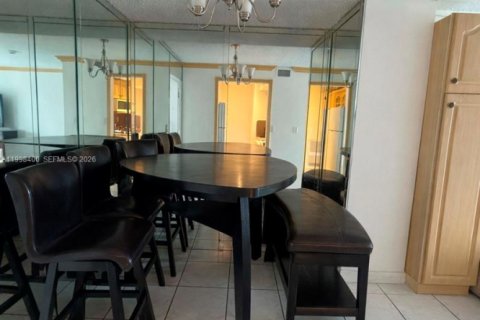 Condominio en alquiler en North Miami Beach, Florida, 2 dormitorios, 110.55 m2 № 2060870 - foto 6