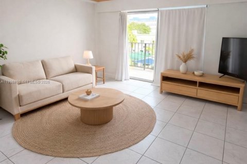 Condominio en alquiler en North Miami Beach, Florida, 2 dormitorios, 110.55 m2 № 2060870 - foto 17