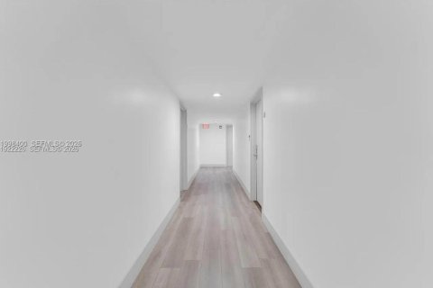 Condominio en alquiler en North Miami Beach, Florida, 2 dormitorios, 110.55 m2 № 2060870 - foto 13