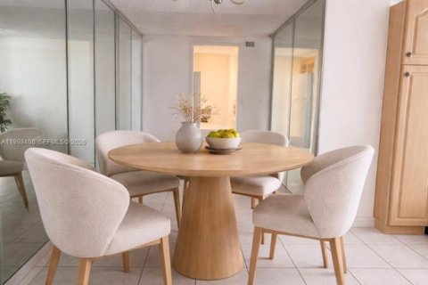 Condominio en alquiler en North Miami Beach, Florida, 2 dormitorios, 110.55 m2 № 2060870 - foto 5