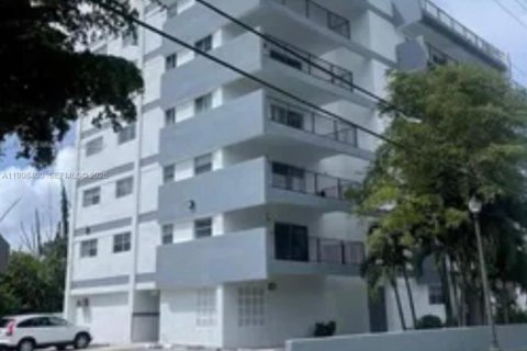 Condominio en alquiler en North Miami Beach, Florida, 2 dormitorios, 110.55 m2 № 2060870 - foto 15