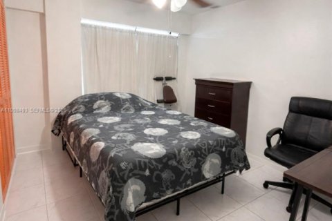 Condominio en alquiler en North Miami Beach, Florida, 2 dormitorios, 110.55 m2 № 2060870 - foto 3